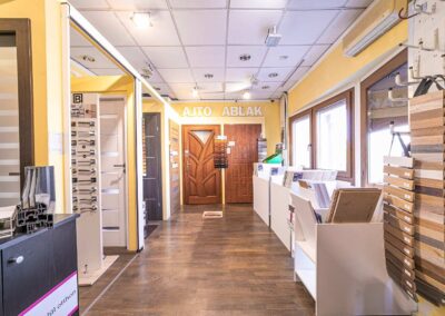 Jola | Gyula - boltbelső