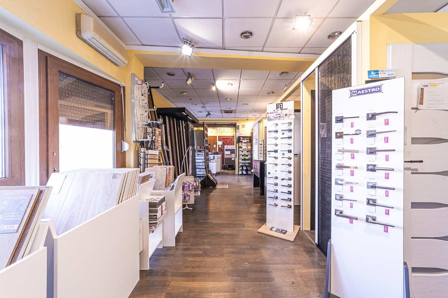 Jola | Gyula Jola | Gyula - boltbelső