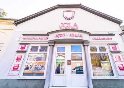 Jola | Gyula - boltkülső