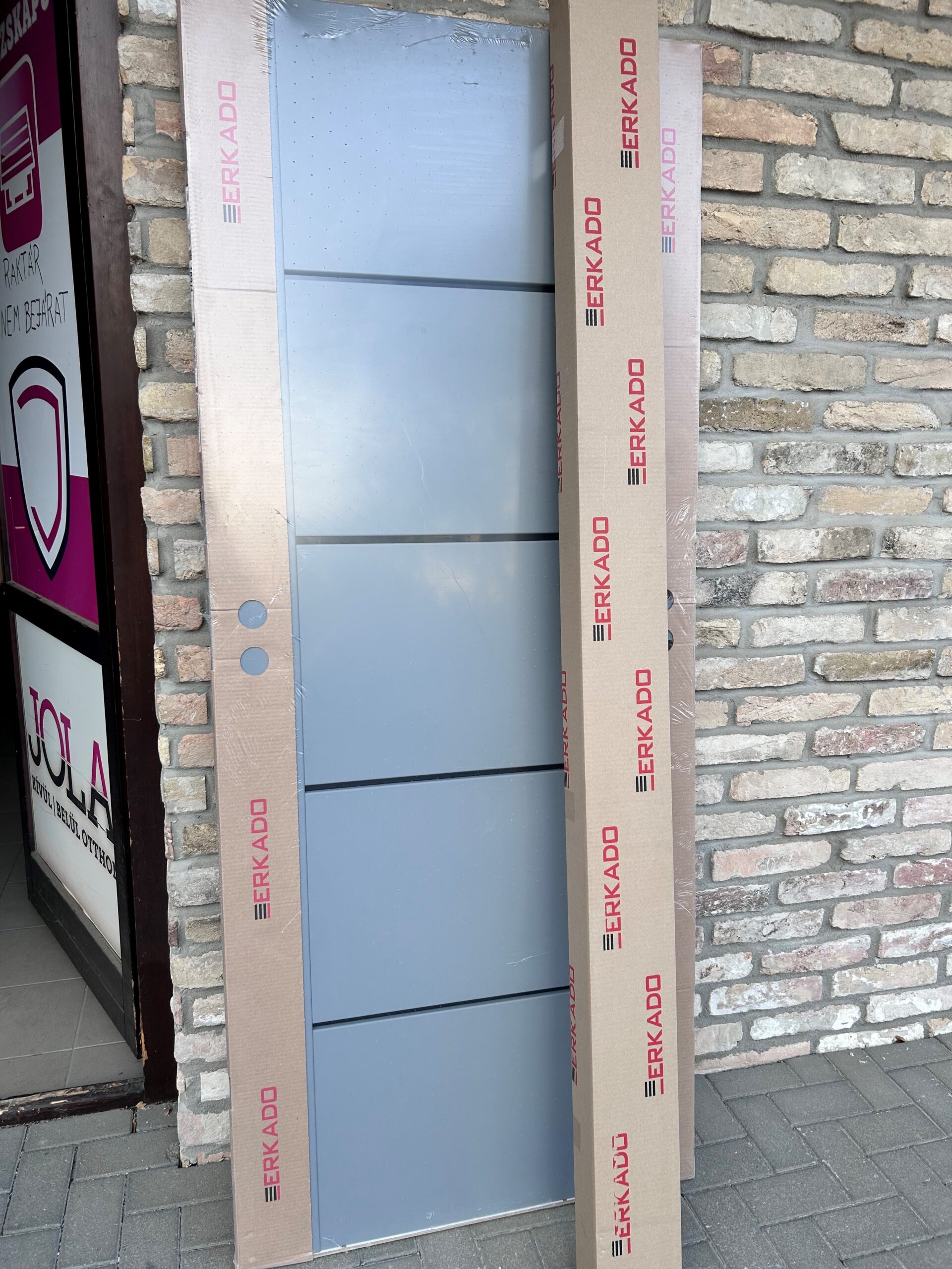 Laurencja üveges ajtó