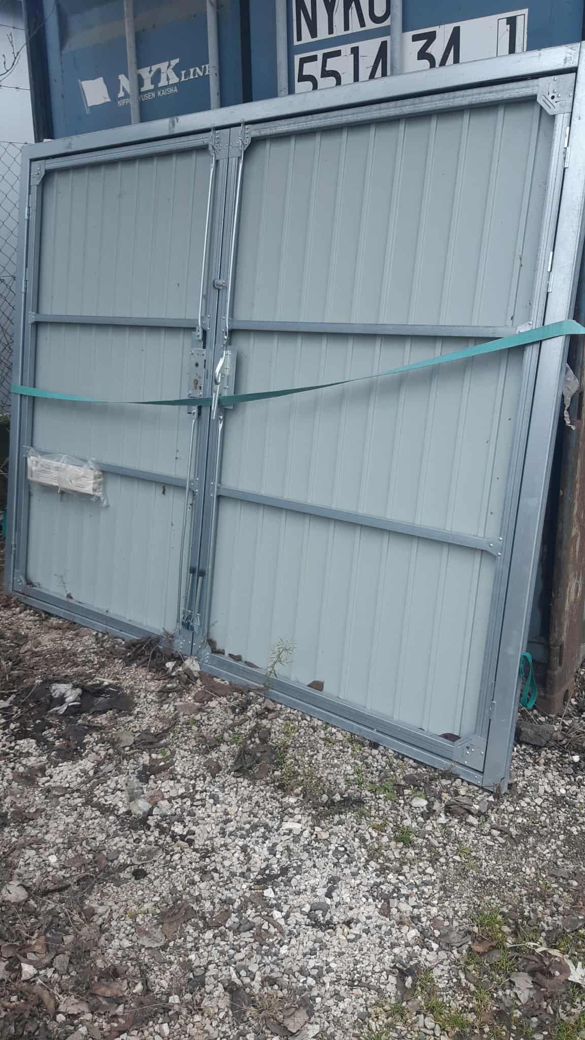 Kétszárnyú garázskapu